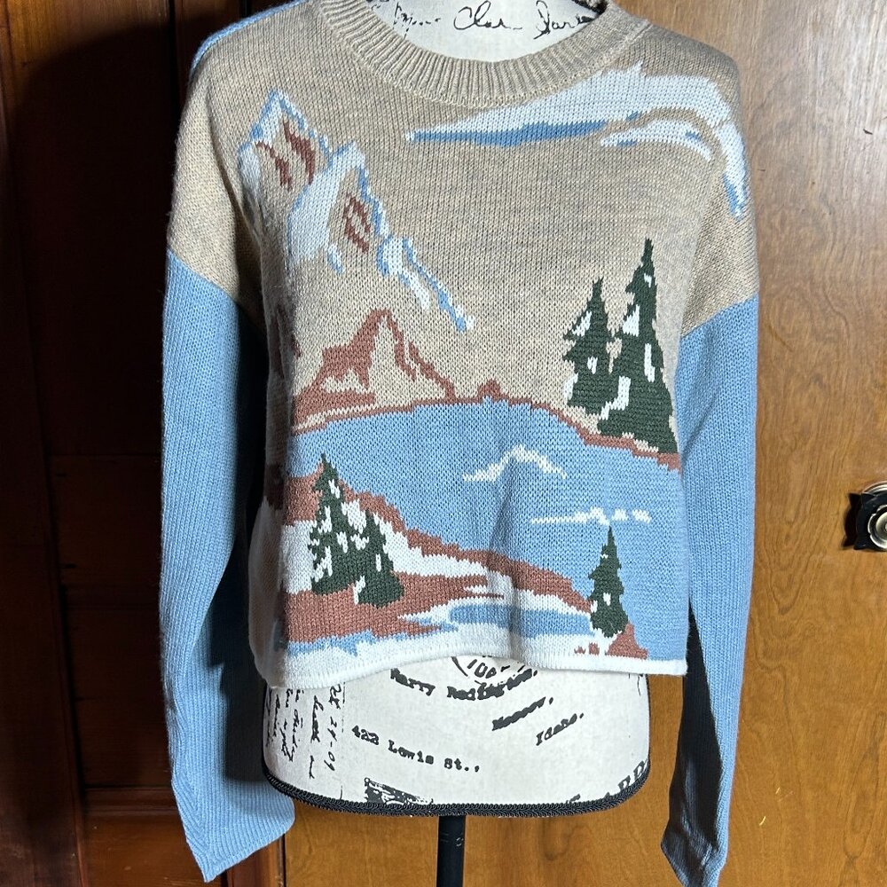 MADDEN NYC Oversized Cropped Knit Sweater with Winter Mountain Motif, M-L
